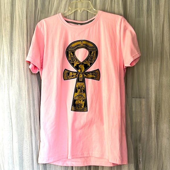 ⭐️ Pink short sleeve crew neck tee with an ancient Egyptian Ankh sign L - Picture 1 of 8